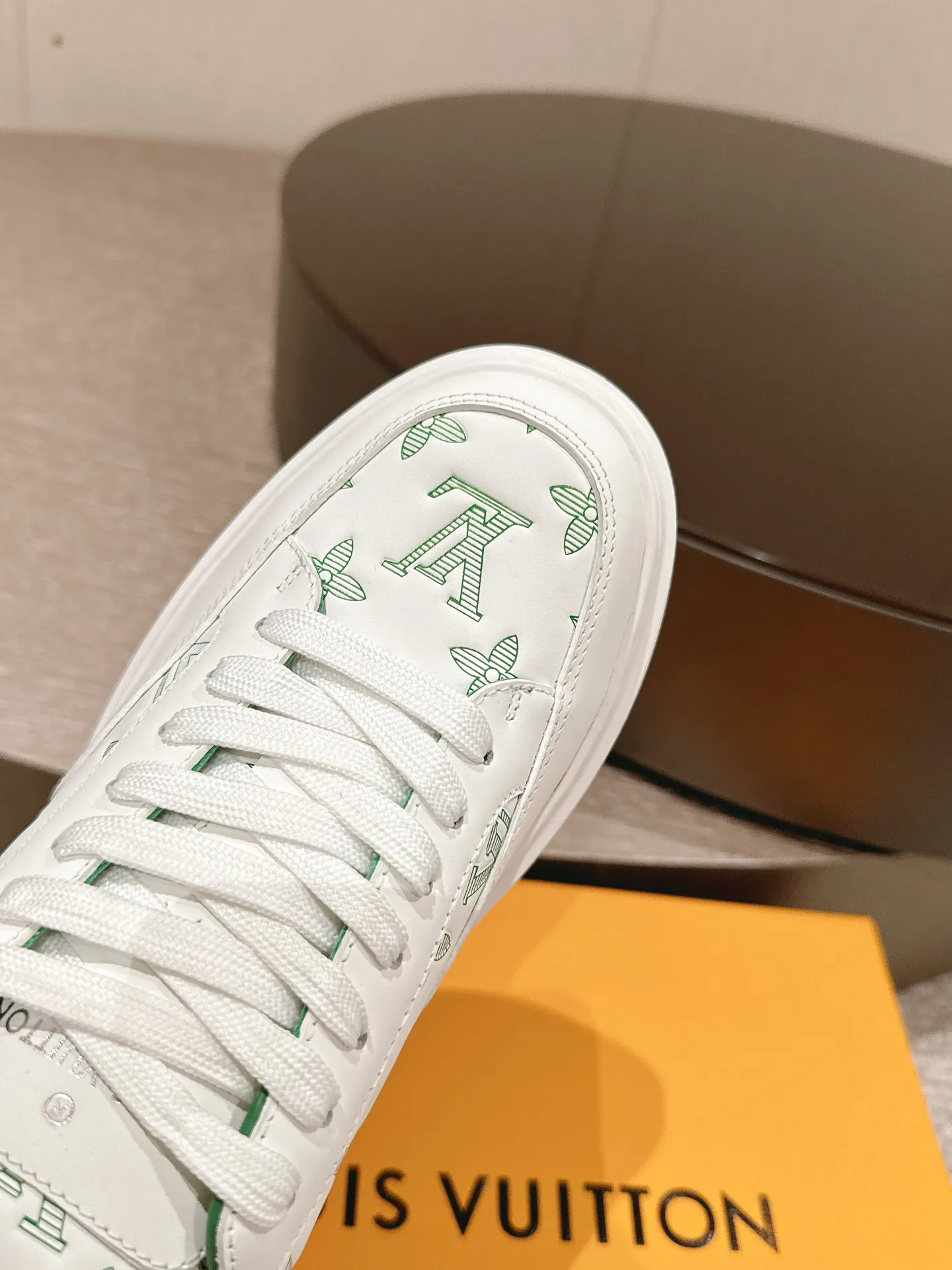 👟👟Ex-factory price 680👟👟 Women's shoes, women's clothing, LV25 new style, white shoes, best-selling models in the counter window, very three-dimensional and beautiful! Personalized printing, three-dimensional printed cowhide fabric...cowhide feet...original 4cm thick sole...Logo hot stamping, matching packaging, code number: 37-44 (45 customized, non-refundable)